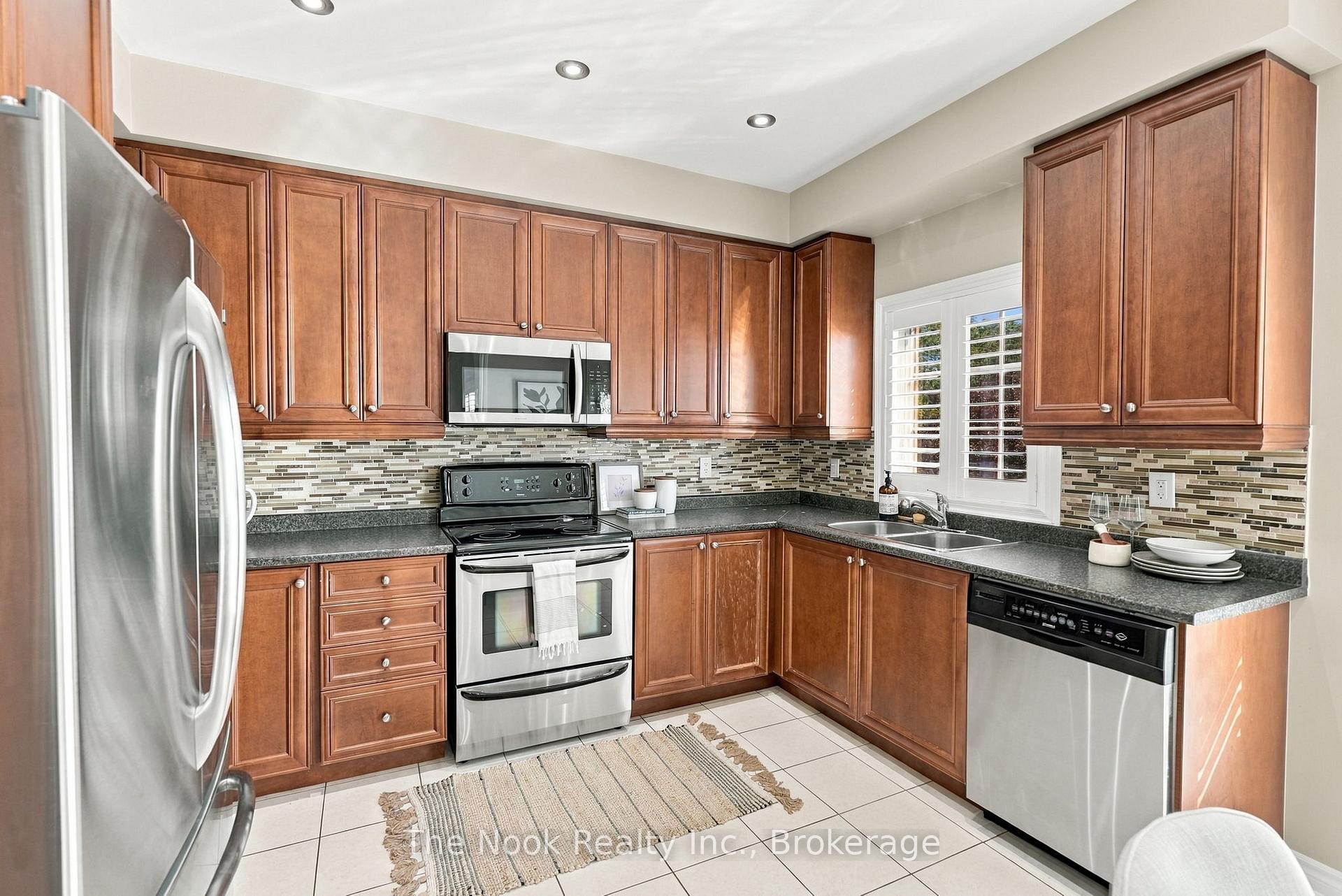 Photo 12 of 37 Swindells Street, Clarington, Bowmanville — HOMEH