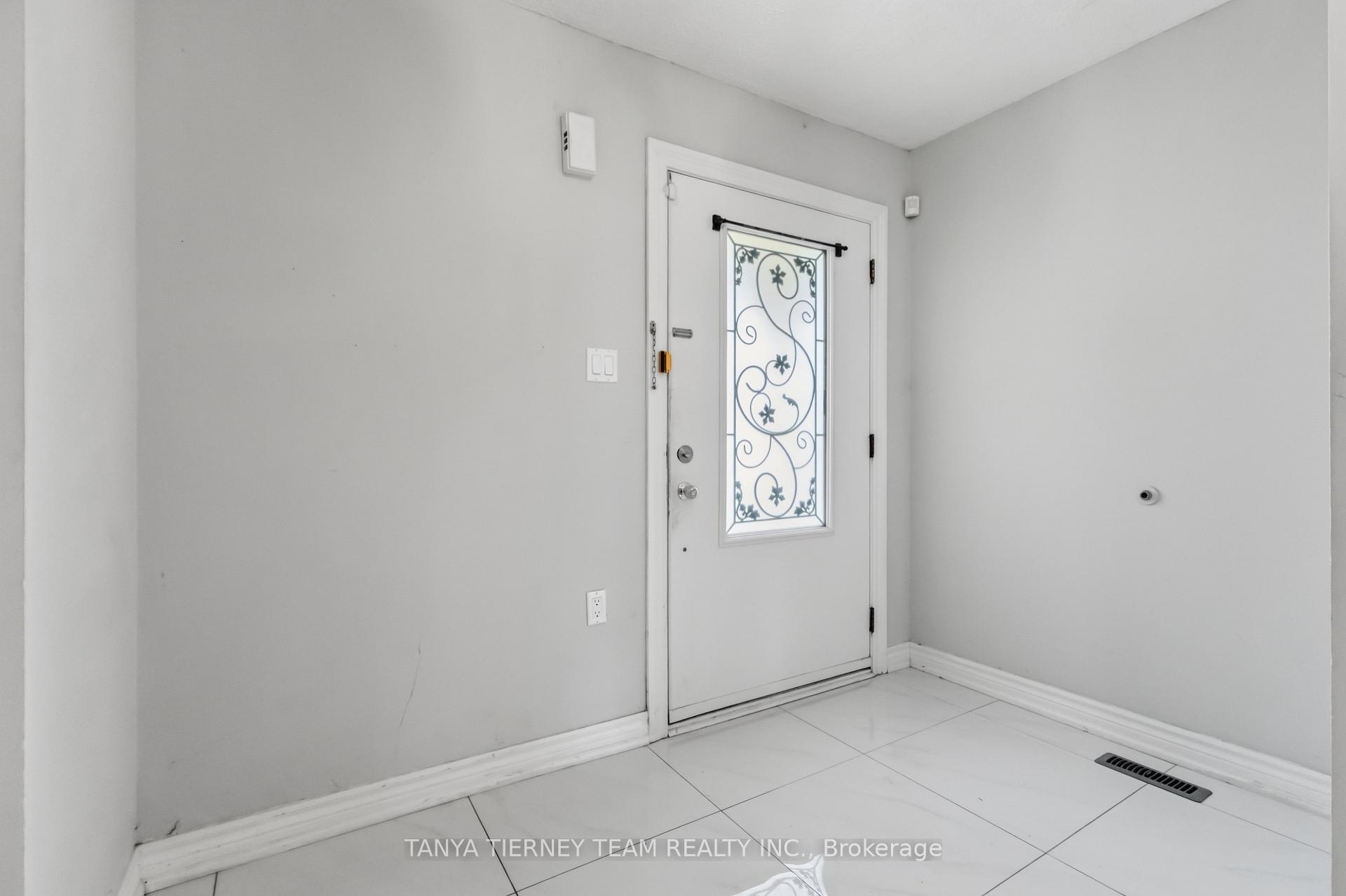 Photo 3 of 11 Hunter Drive, Ajax, Central West — HOMEH