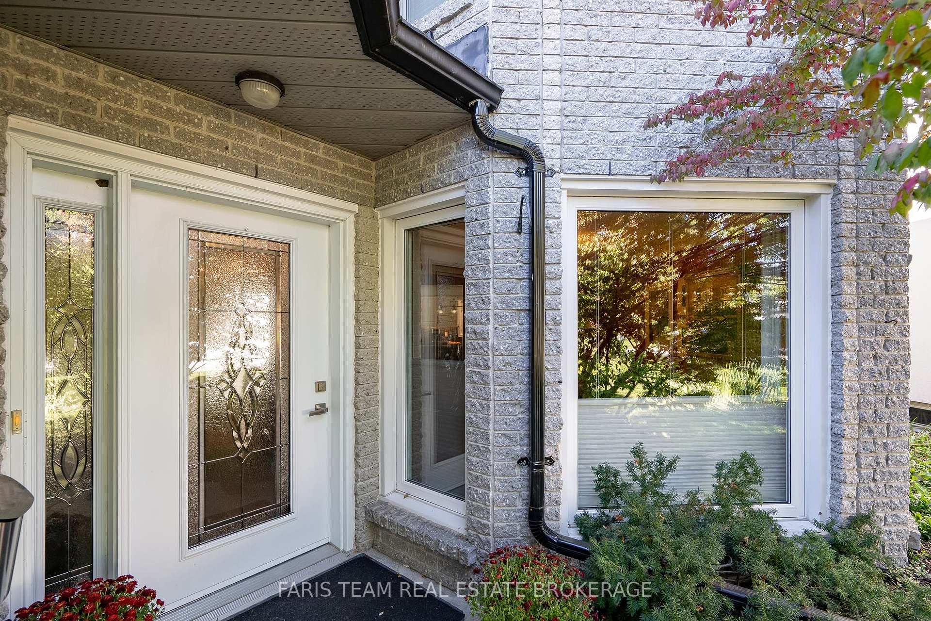 Photo 4 of 142 Nelson Street, Barrie, Grove East — HOMEH