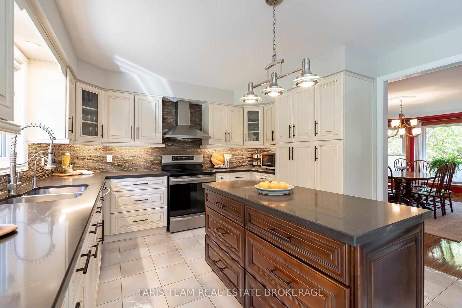 Photo 8 of 142 Nelson Street, Barrie, Grove East — HOMEH