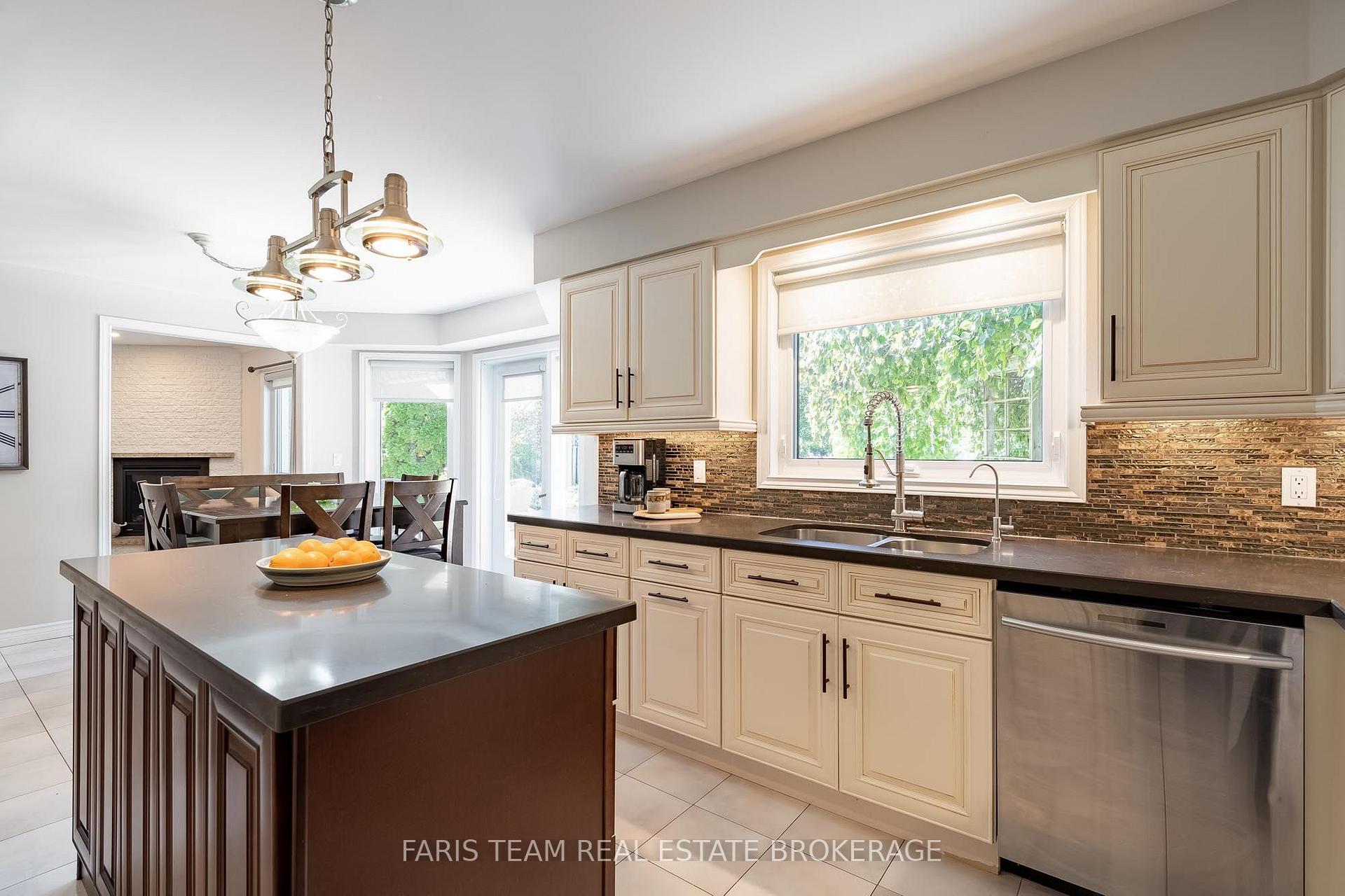 Photo 10 of 142 Nelson Street, Barrie, Grove East — HOMEH
