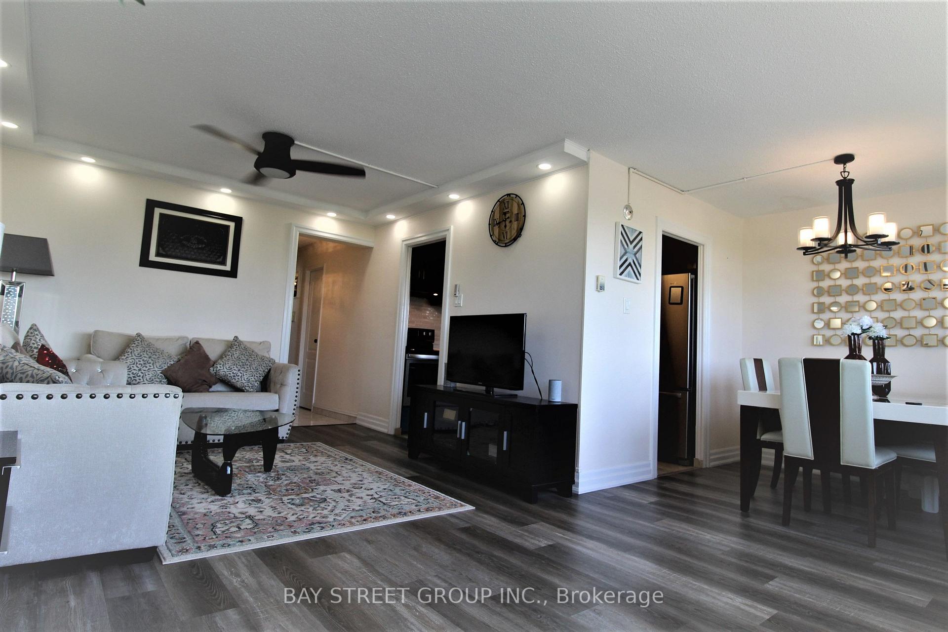 Photo 4 of Unit 1010, 100 Leeward Glenway, Toronto, Flemingdon Park — HOMEH
