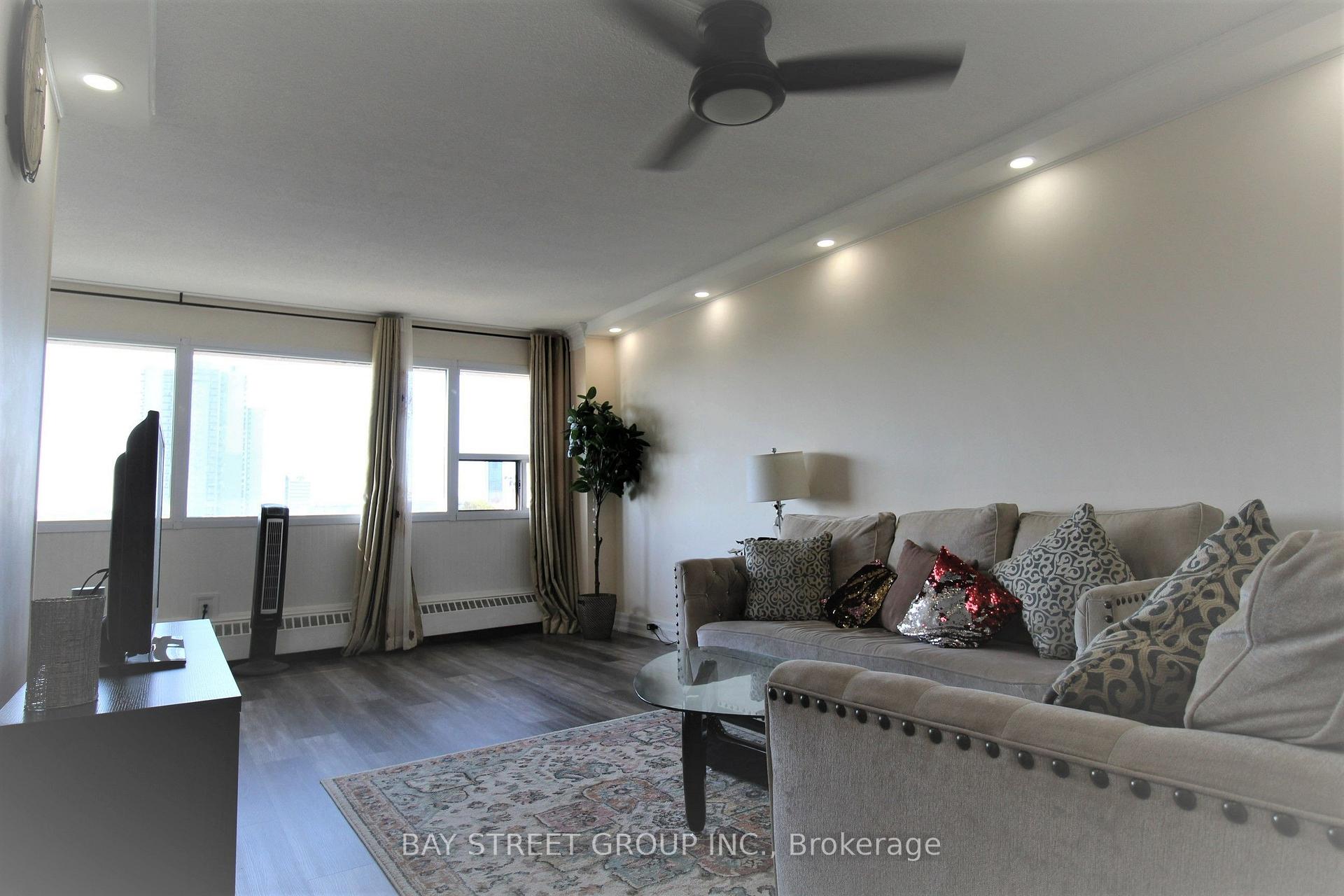 Photo 8 of Unit 1010, 100 Leeward Glenway, Toronto, Flemingdon Park — HOMEH