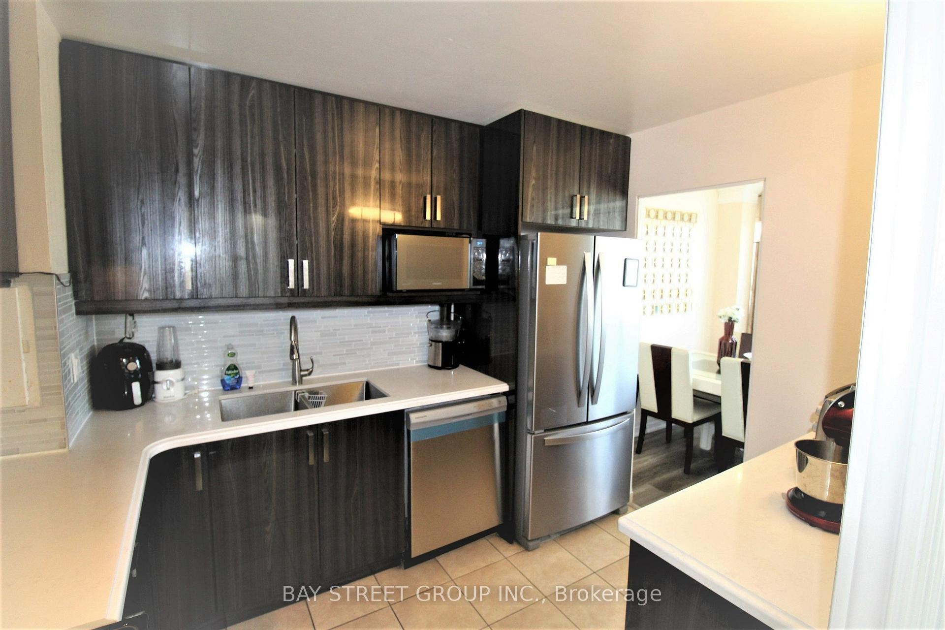 Photo 9 of Unit 1010, 100 Leeward Glenway, Toronto, Flemingdon Park — HOMEH