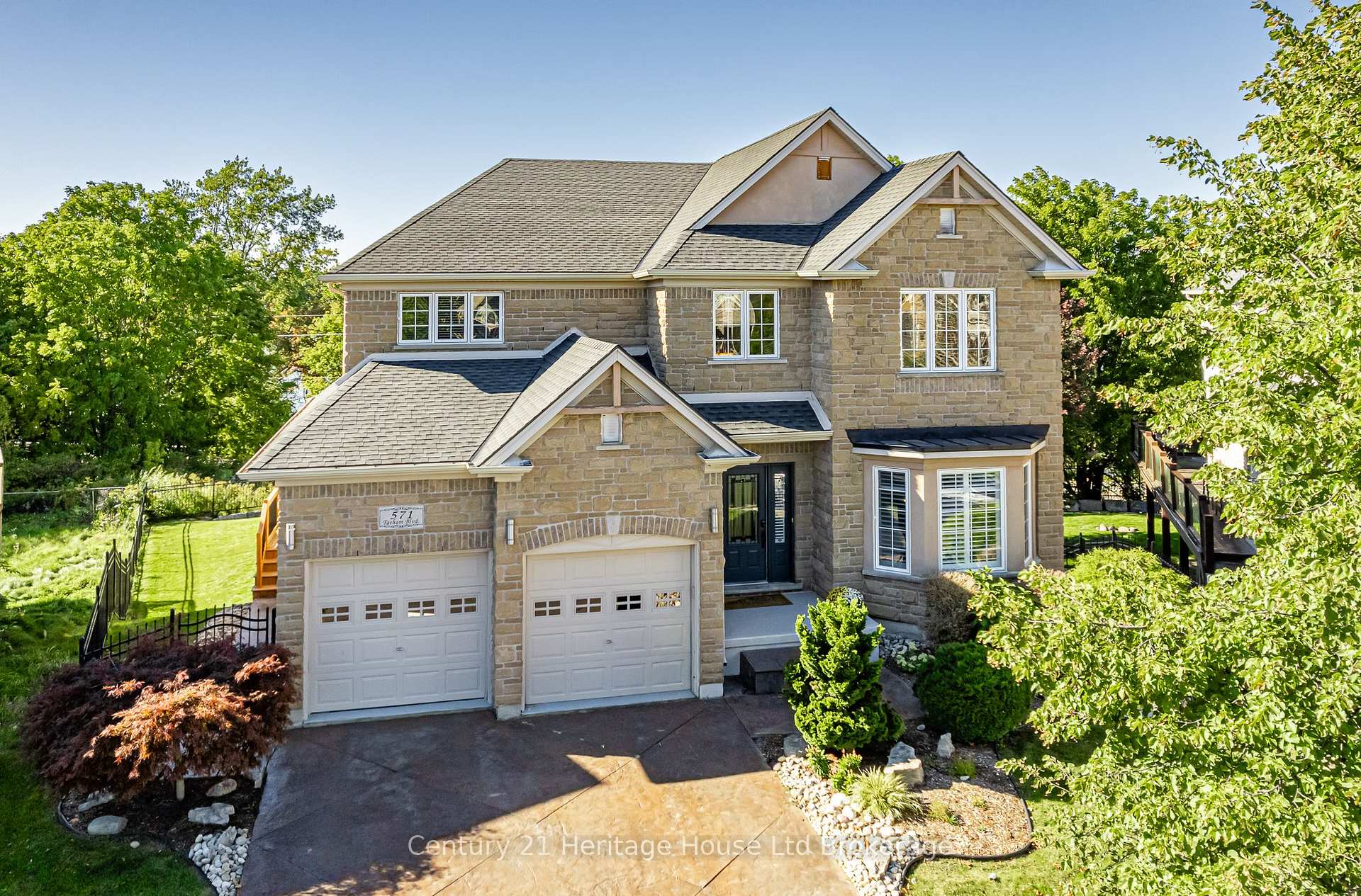 Front of 571 Tatham Boulevard