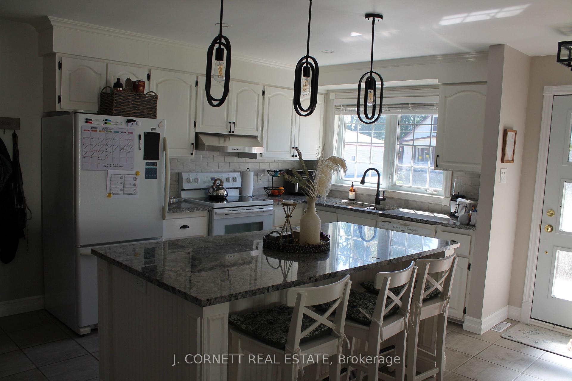 Photo 4 of 1319 Notre Dame Street, Cornwall, Cornwall — HOMEH