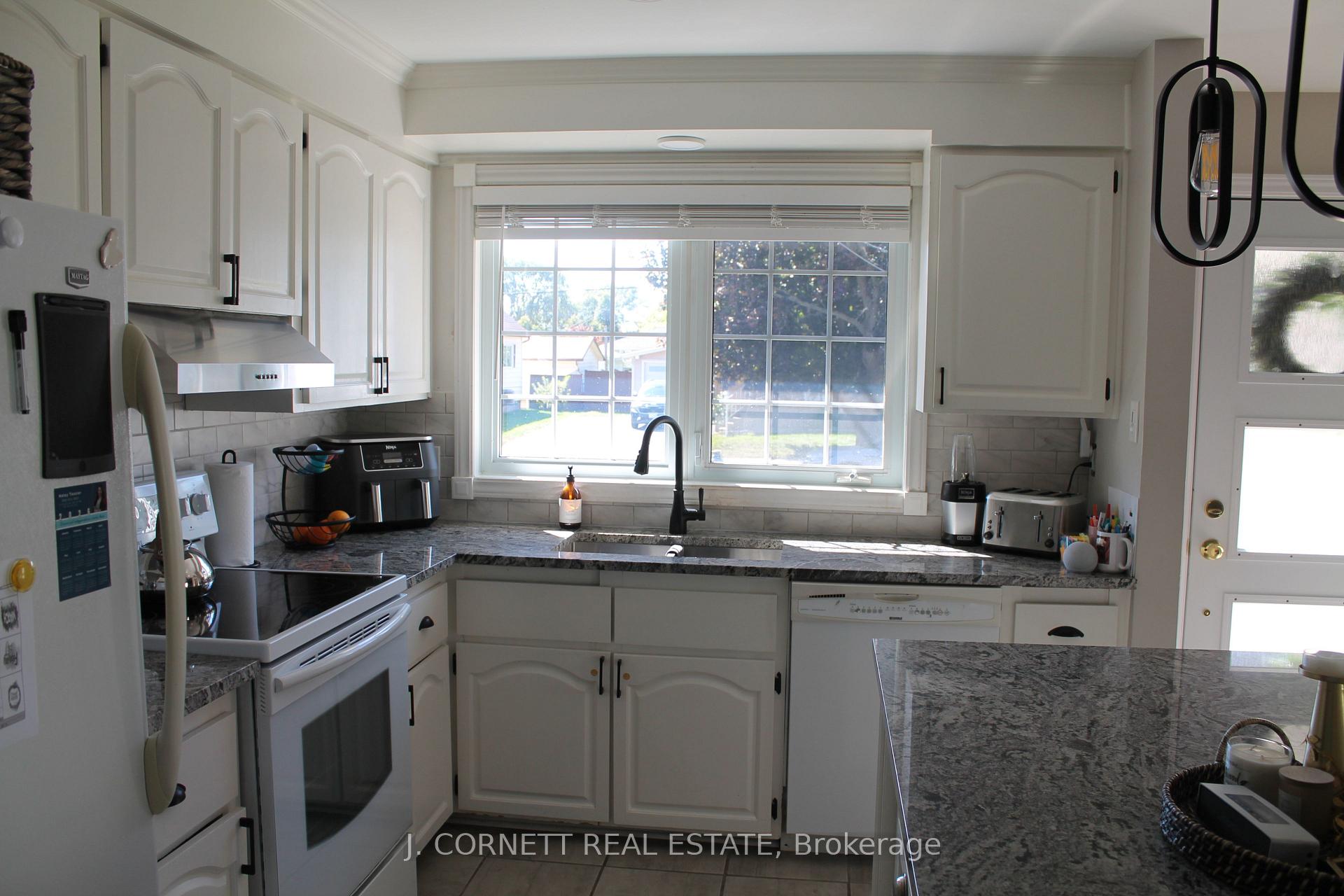 Photo 6 of 1319 Notre Dame Street, Cornwall, Cornwall — HOMEH