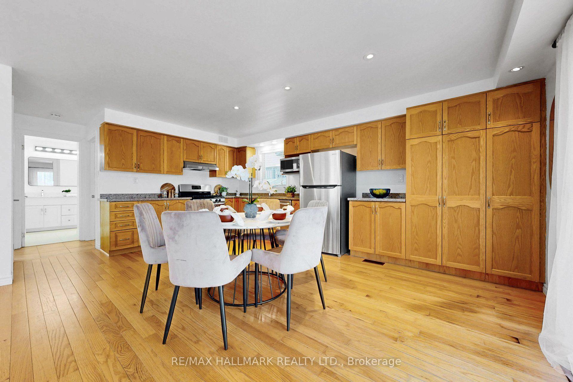 Photo 3 of 941 Lake Drive N, Georgina, Historic Lakeshore Communities — HOMEH