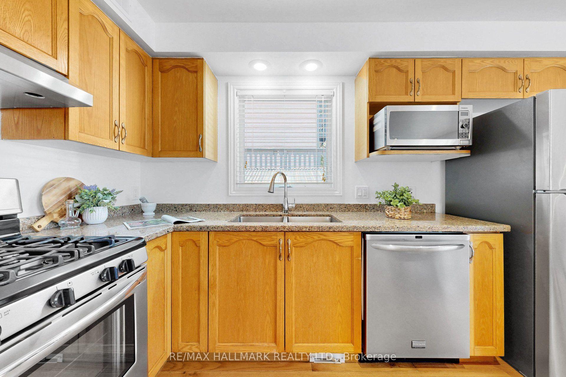 Photo 5 of 941 Lake Drive N, Georgina, Historic Lakeshore Communities — HOMEH