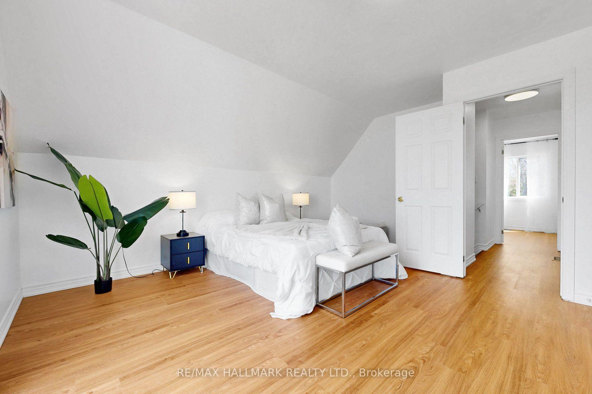 Photo 10 of 941 Lake Drive N, Georgina, Historic Lakeshore Communities — HOMEH