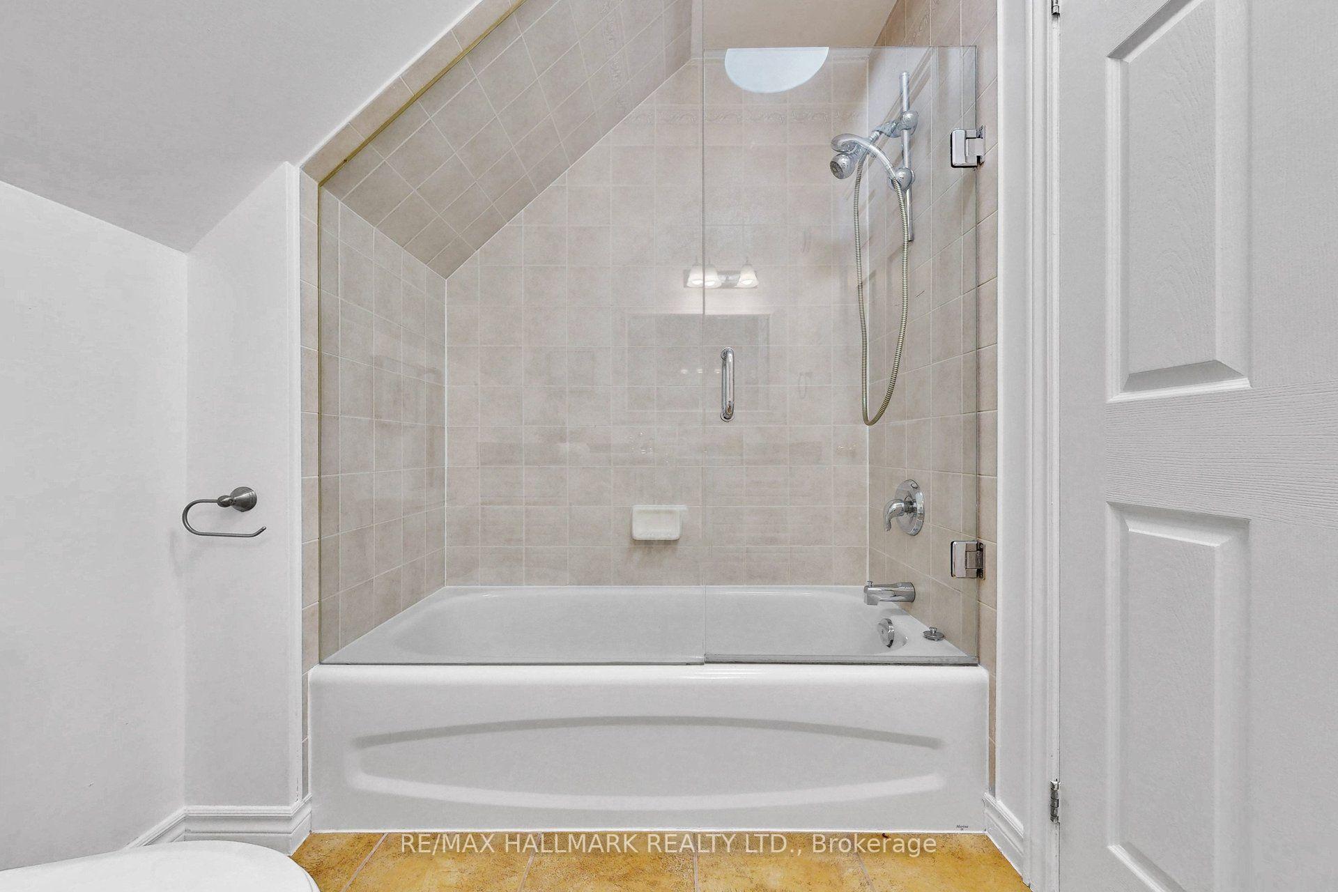 Photo 14 of 941 Lake Drive N, Georgina, Historic Lakeshore Communities — HOMEH