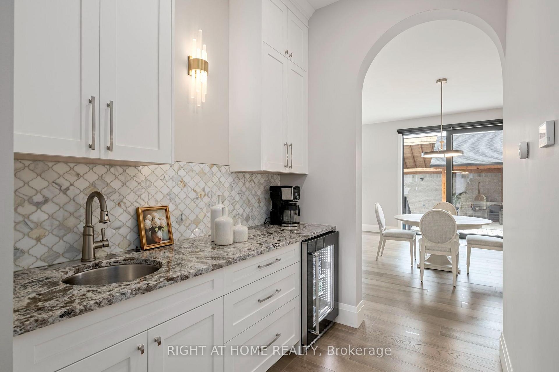 Photo 11 of 3460 Silverleaf Chase, London, South V — HOMEH