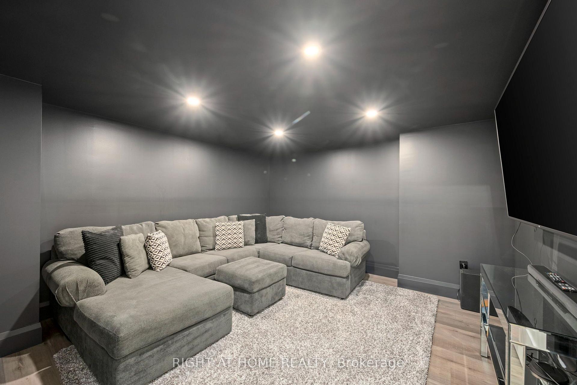 Photo 37 of 3460 Silverleaf Chase, London, South V — HOMEH