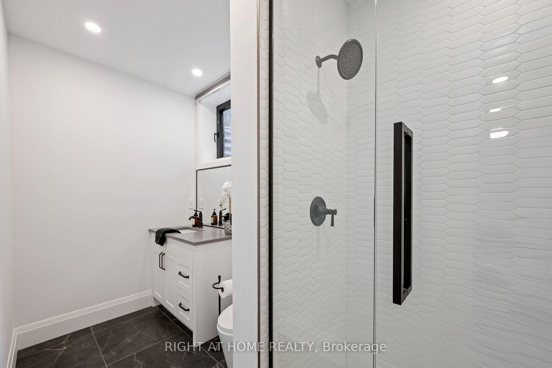 Photo 38 of 3460 Silverleaf Chase, London, South V — HOMEH