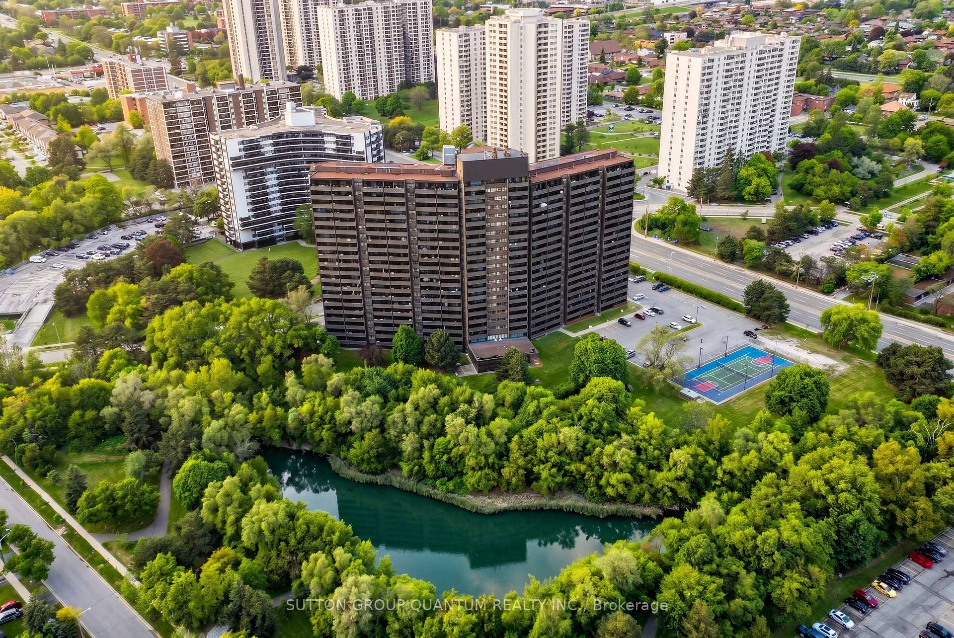 Photo 3 of Unit 1810, 11 Wincott Drive, Etobicoke, Kingsview Village-The Westway — HOMEH