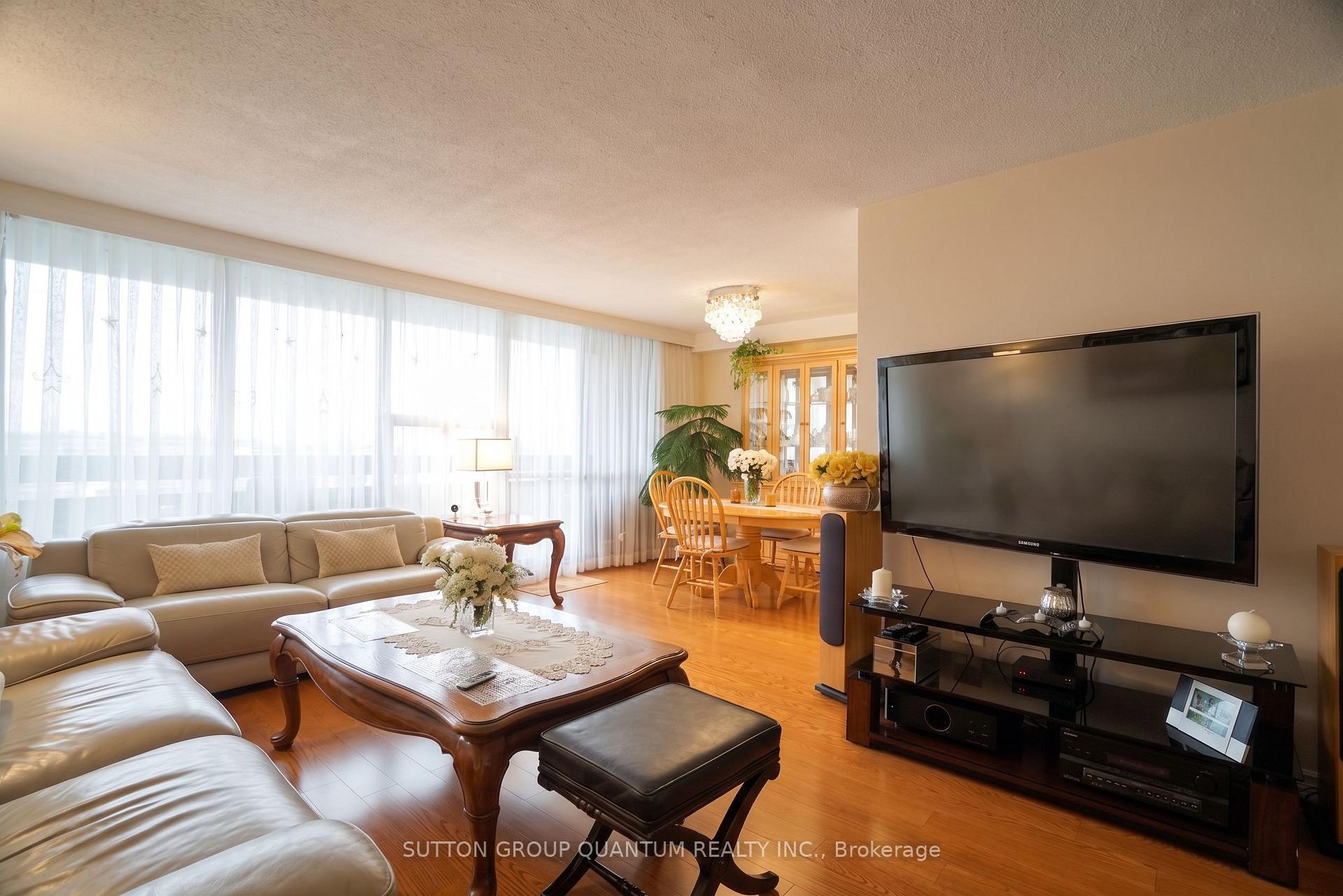 Photo 5 of Unit 1810, 11 Wincott Drive, Etobicoke, Kingsview Village-The Westway — HOMEH