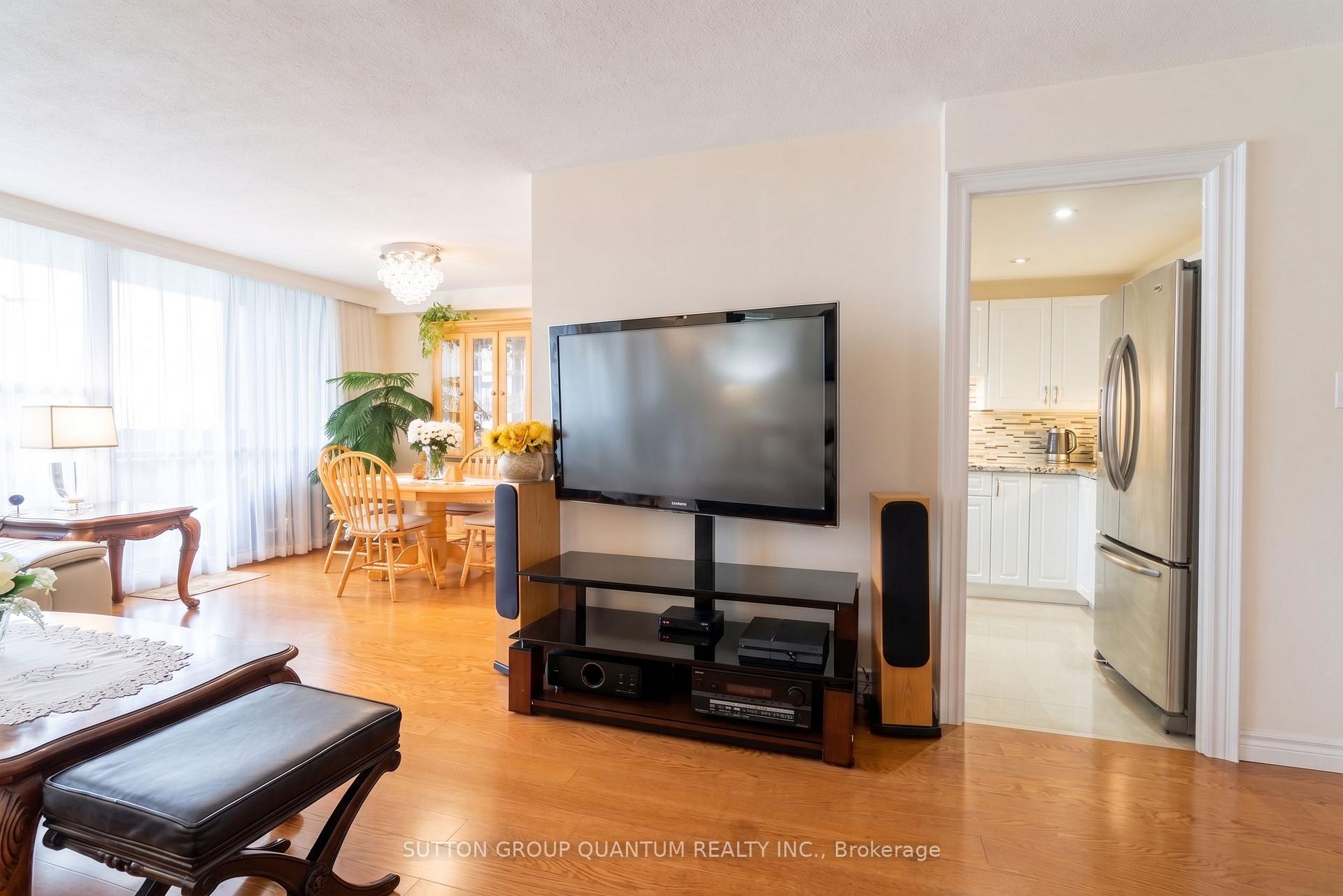 Photo 10 of Unit 1810, 11 Wincott Drive, Etobicoke, Kingsview Village-The Westway — HOMEH
