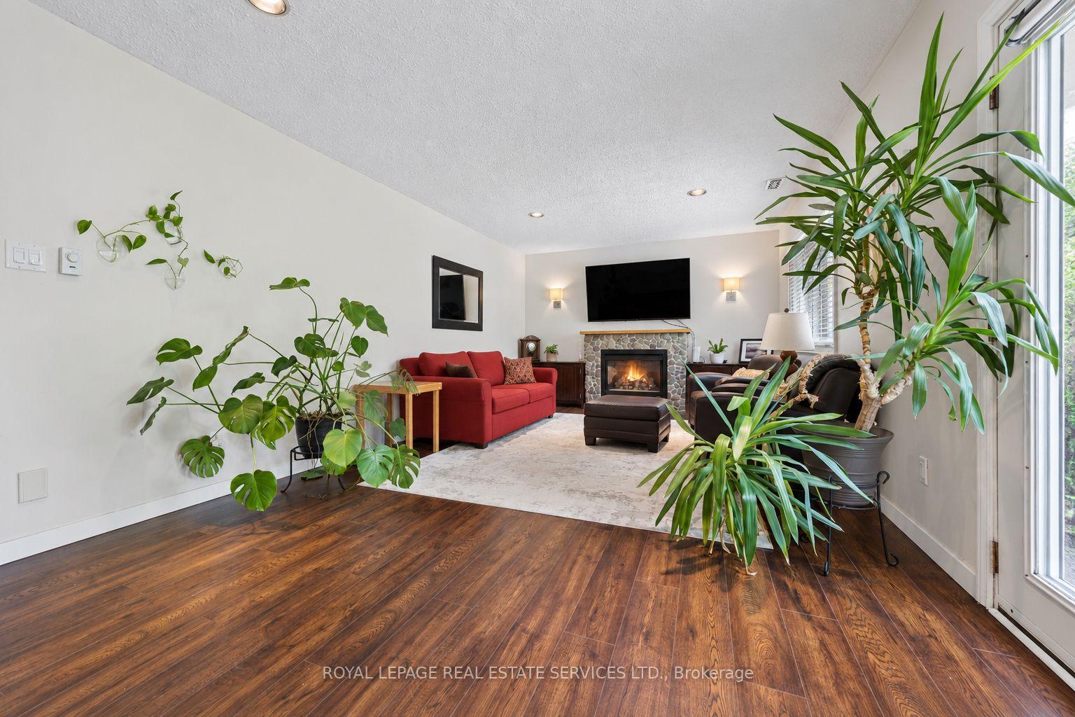 Photo 7 of 46 Germorda Drive, Oakville, College Park — HOMEH
