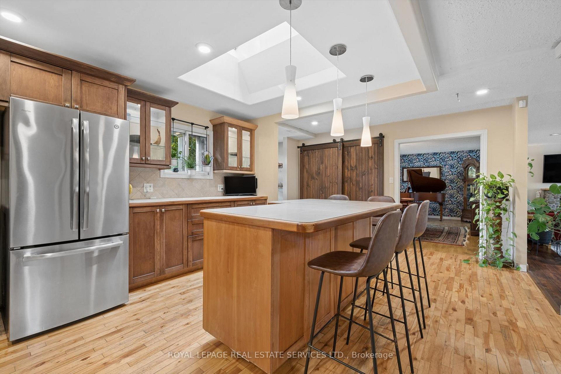 Photo 12 of 46 Germorda Drive, Oakville, College Park — HOMEH