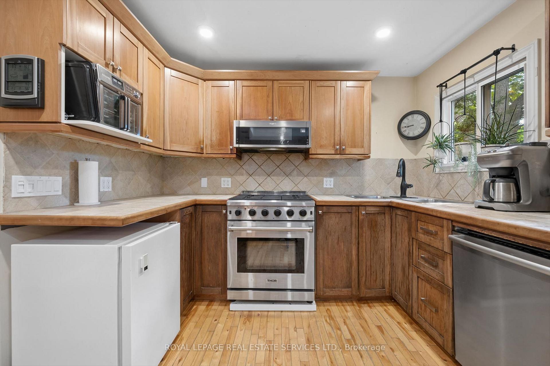 Photo 13 of 46 Germorda Drive, Oakville, College Park — HOMEH