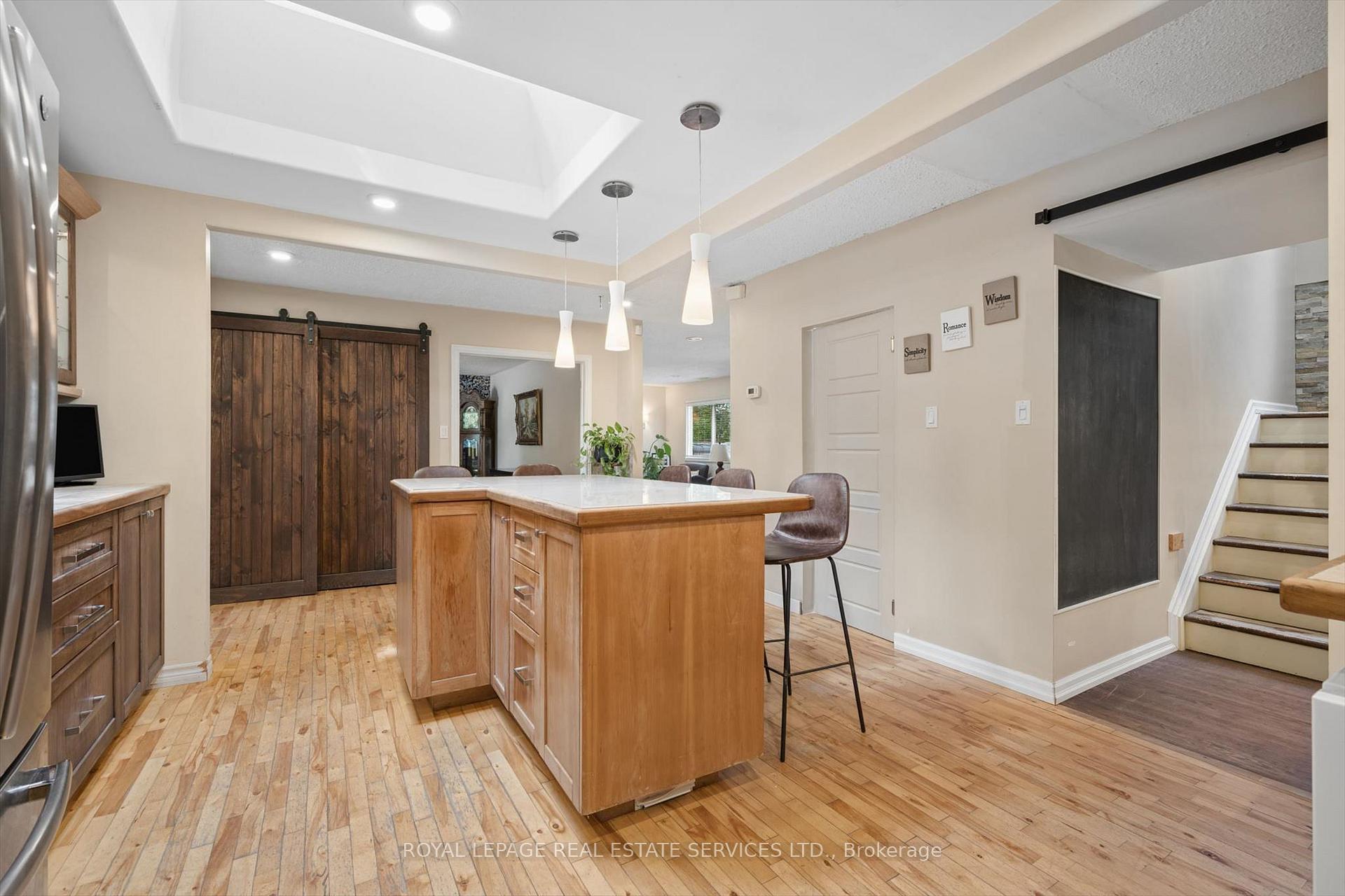 Photo 14 of 46 Germorda Drive, Oakville, College Park — HOMEH