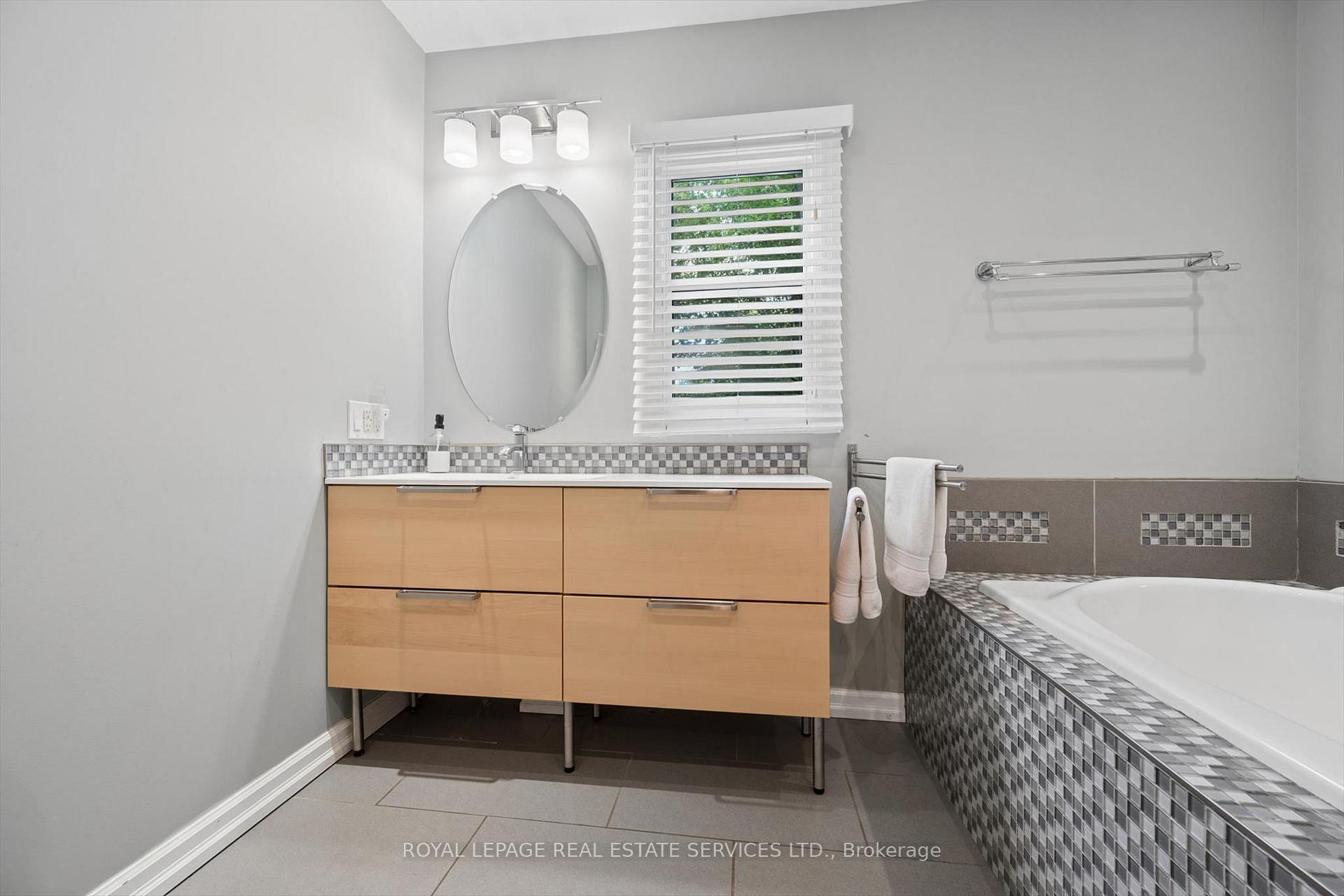 Photo 22 of 46 Germorda Drive, Oakville, College Park — HOMEH
