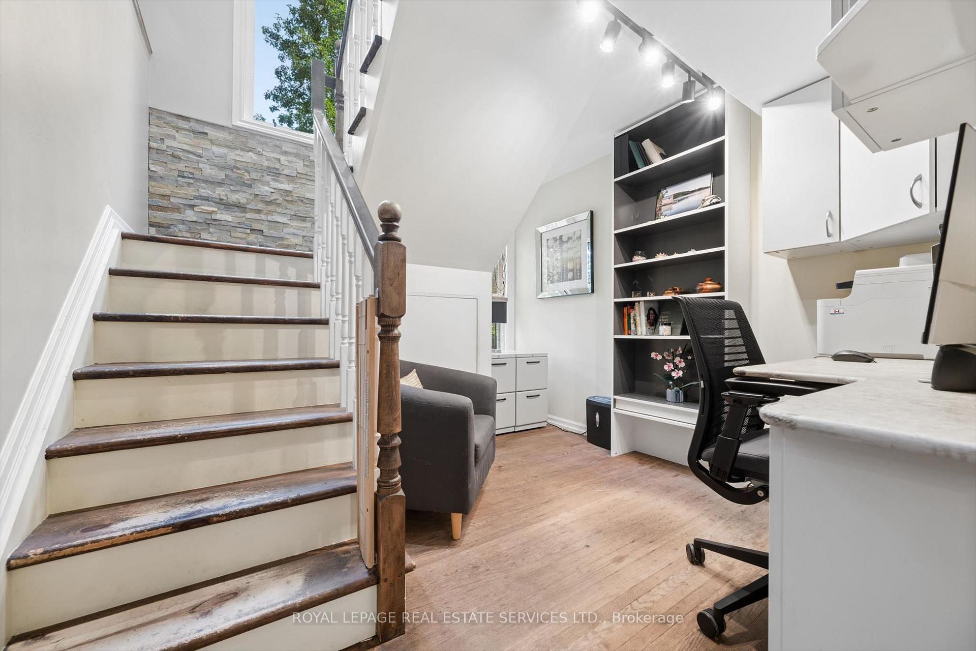 Photo 24 of 46 Germorda Drive, Oakville, College Park — HOMEH