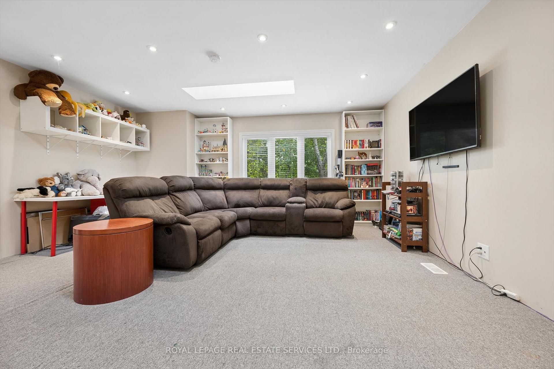 Photo 25 of 46 Germorda Drive, Oakville, College Park — HOMEH