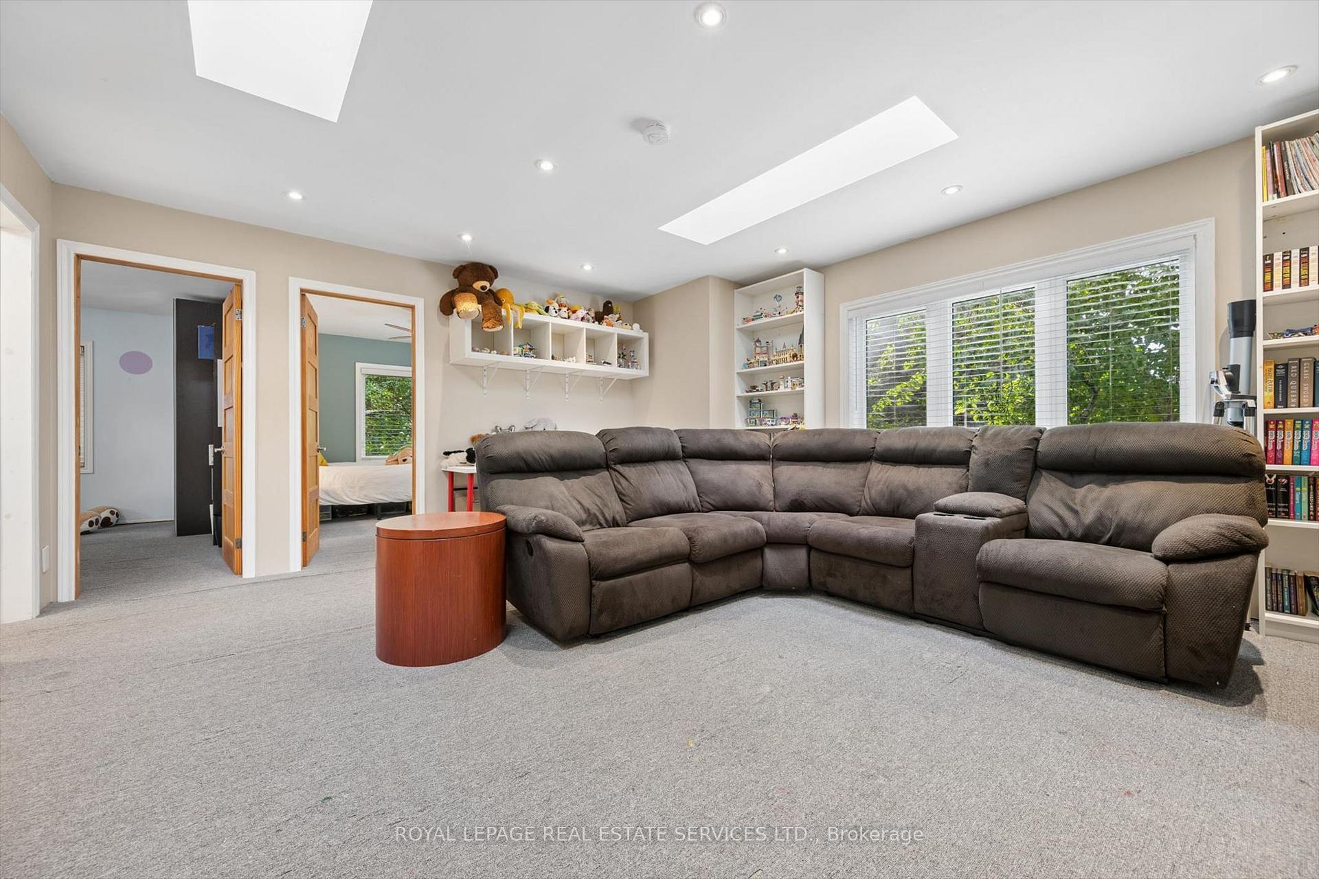 Photo 26 of 46 Germorda Drive, Oakville, College Park — HOMEH