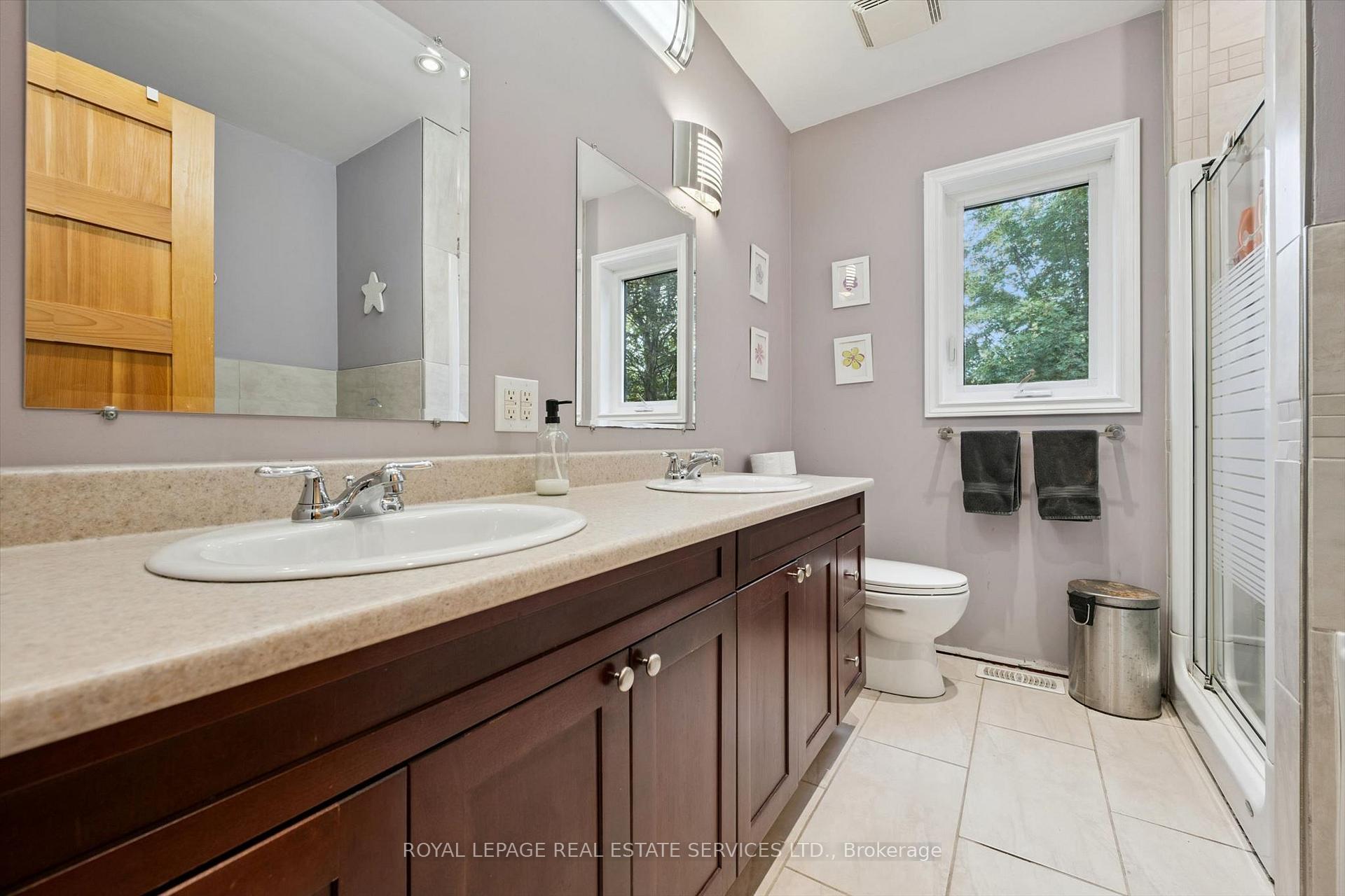 Photo 32 of 46 Germorda Drive, Oakville, College Park — HOMEH