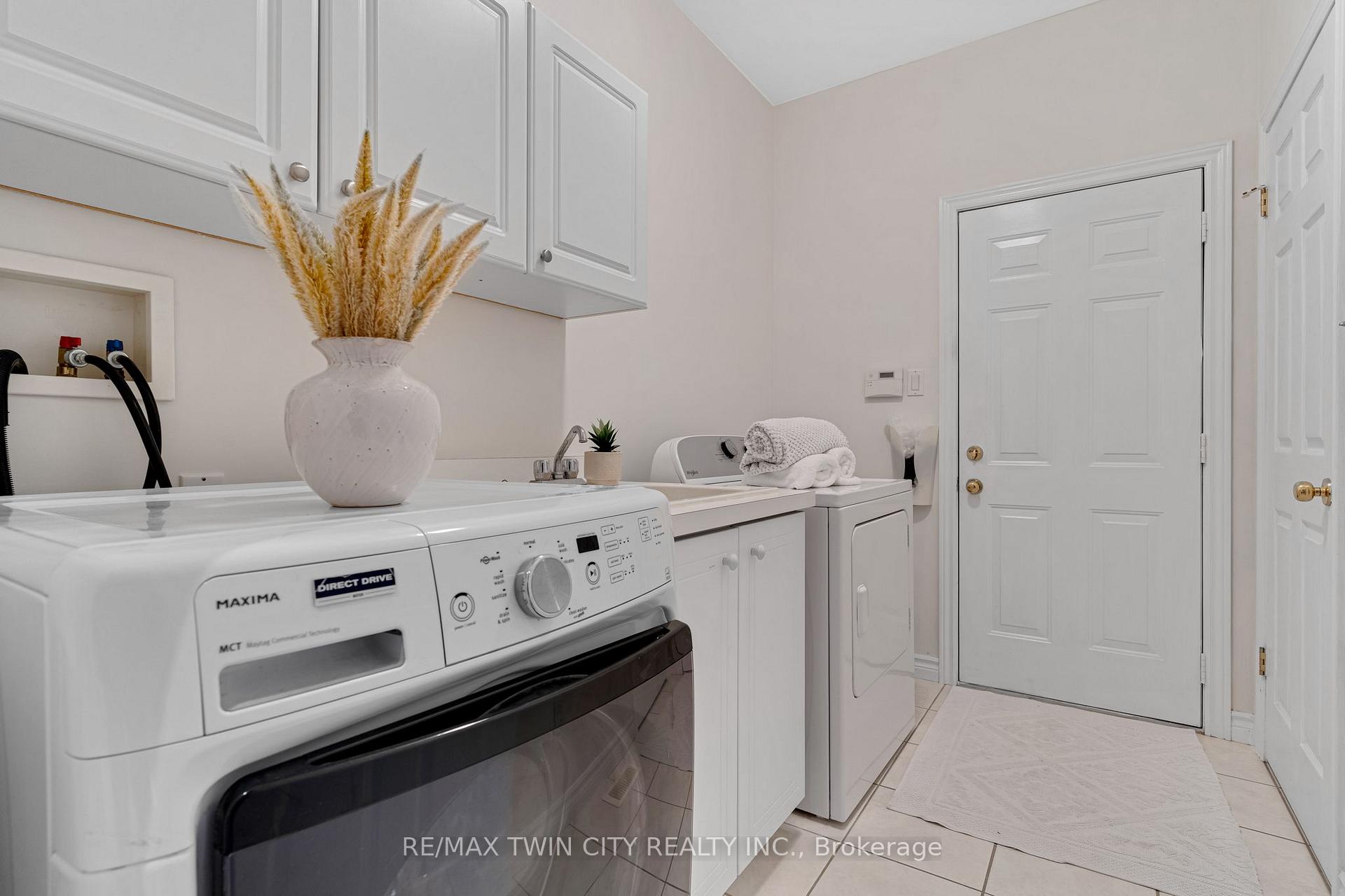 Photo 25 of 308 Deer Ridge Drive, Kitchener, Pioneer Tower West — HOMEH