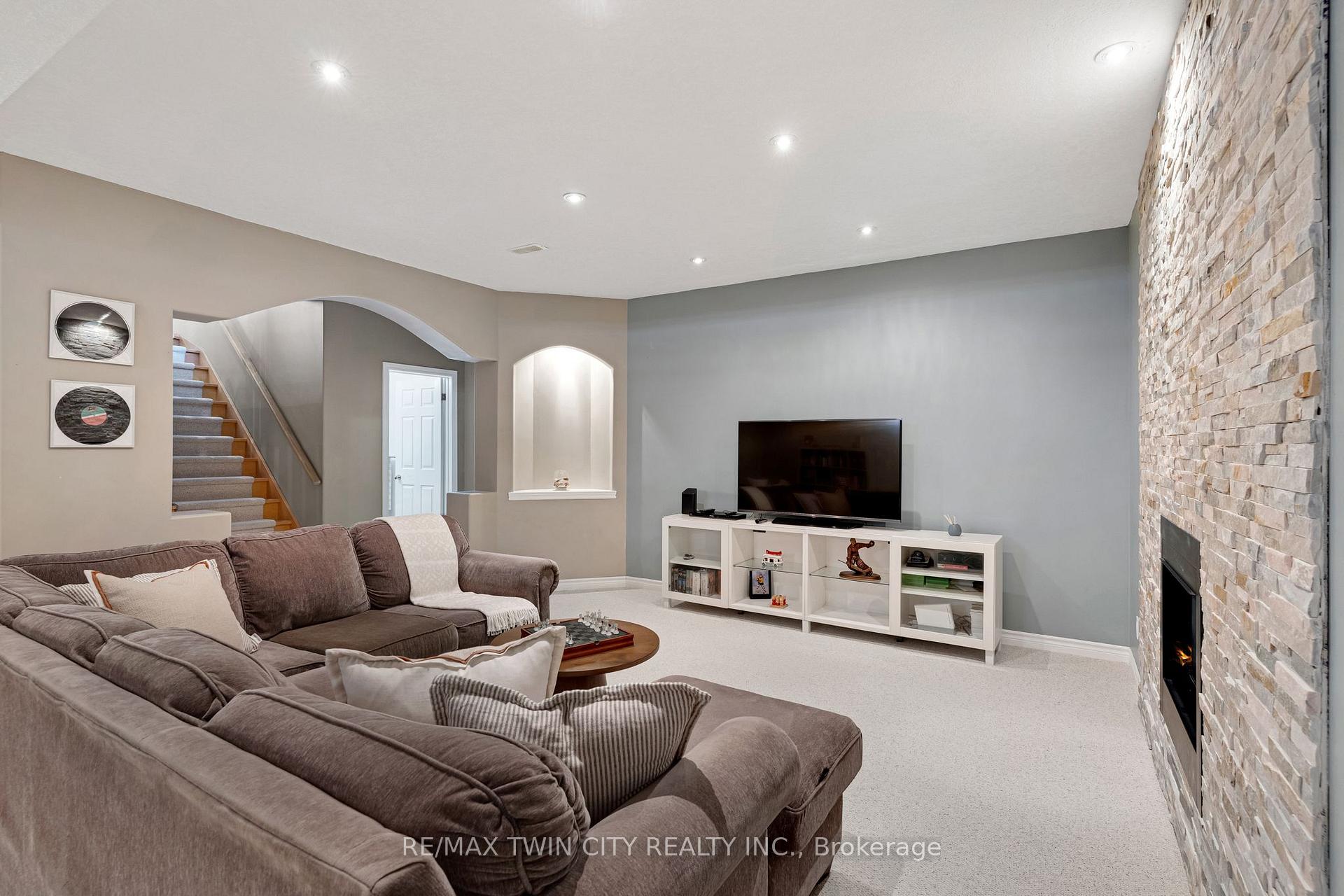 Photo 30 of 308 Deer Ridge Drive, Kitchener, Pioneer Tower West — HOMEH