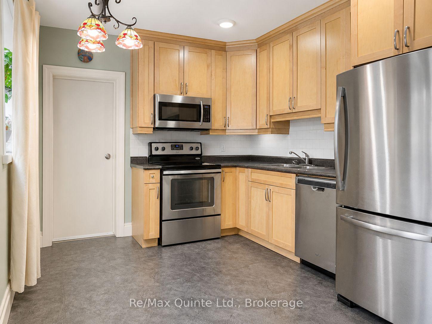 Photo 6 of 296 Coleman Street, Belleville, Belleville Ward — HOMEH