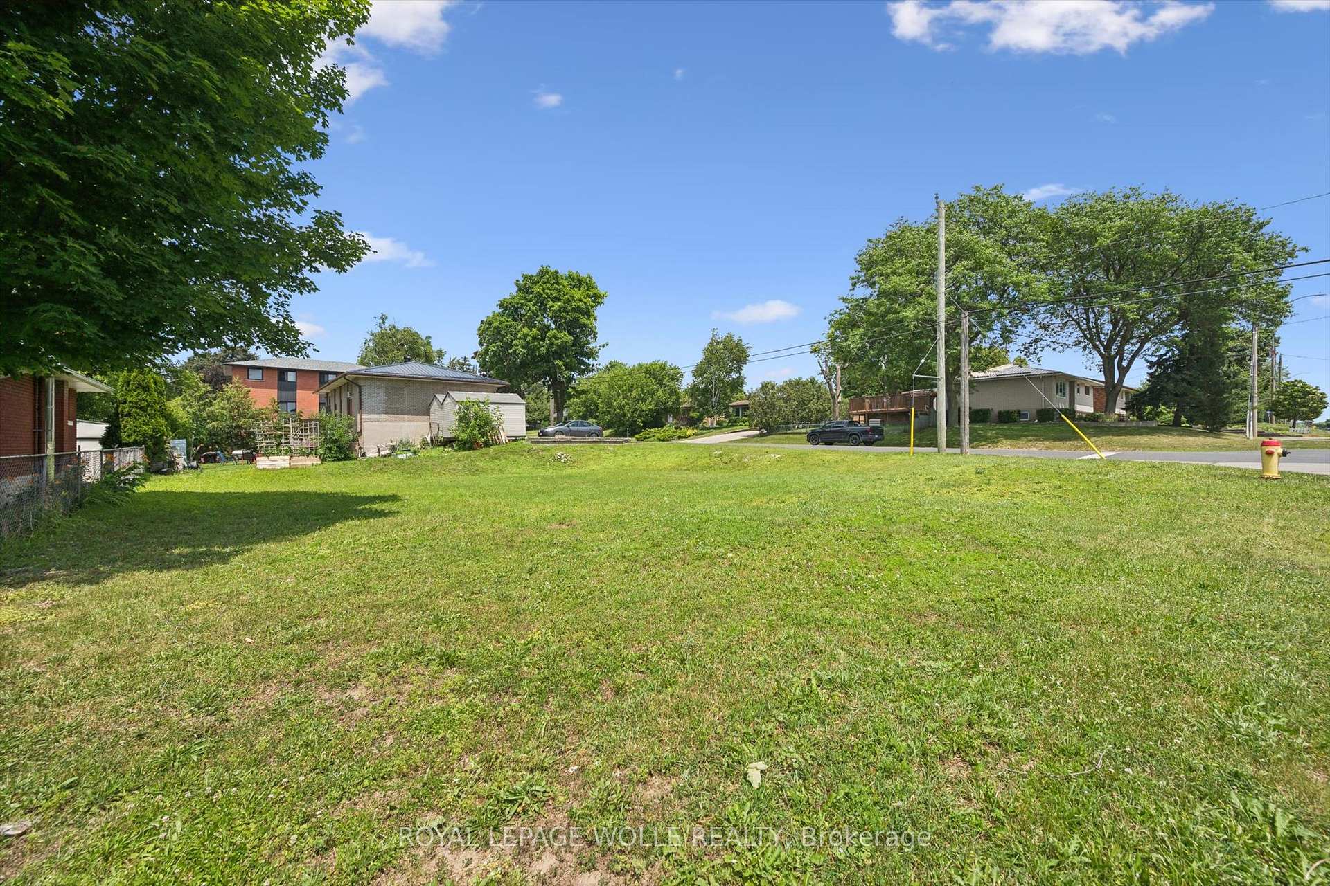 Photo 2 of 46 Daniel Avenue, Kitchener, Bridgeport — HOMEH