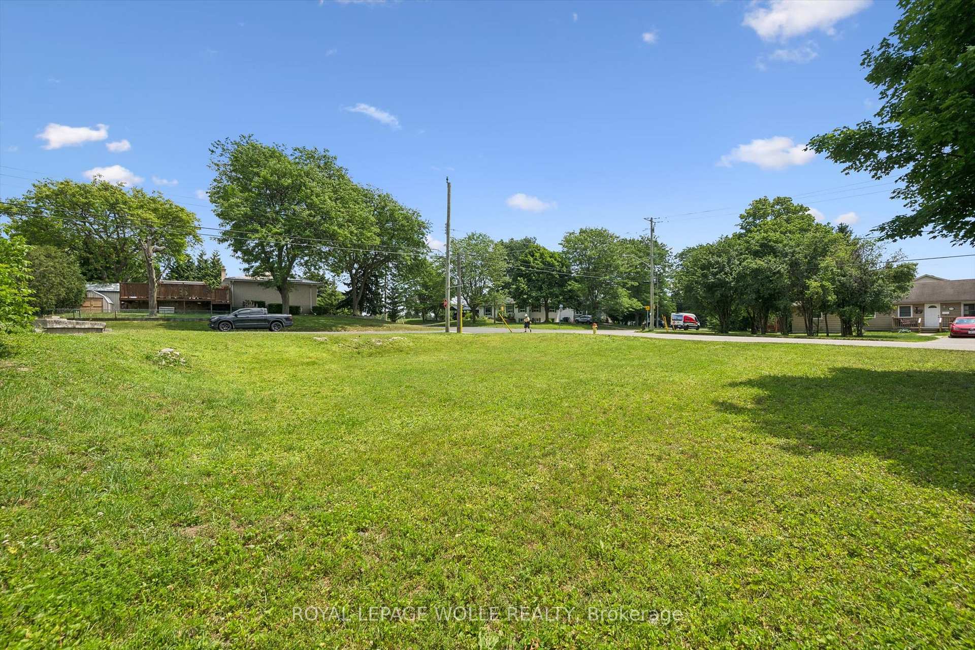 Photo 3 of 46 Daniel Avenue, Kitchener, Bridgeport — HOMEH