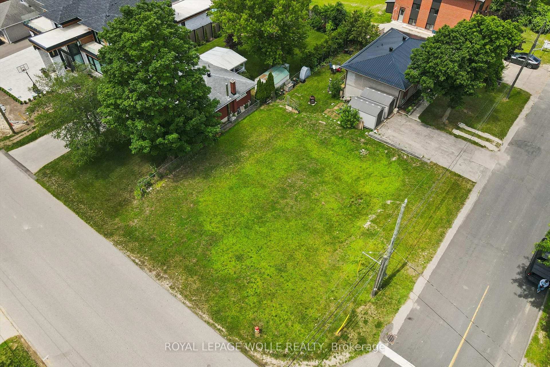 Photo 4 of 46 Daniel Avenue, Kitchener, Bridgeport — HOMEH