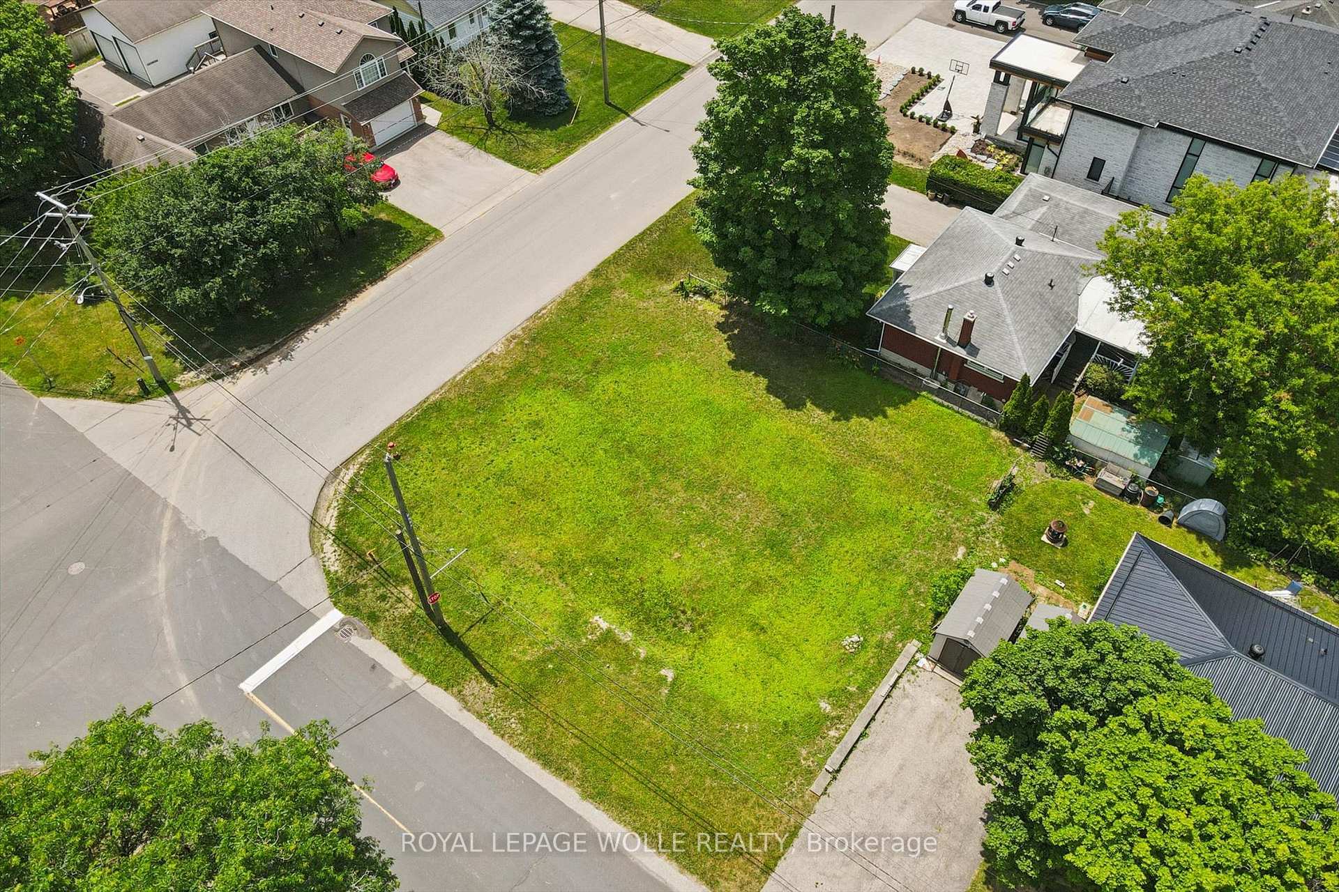Photo 5 of 46 Daniel Avenue, Kitchener, Bridgeport — HOMEH