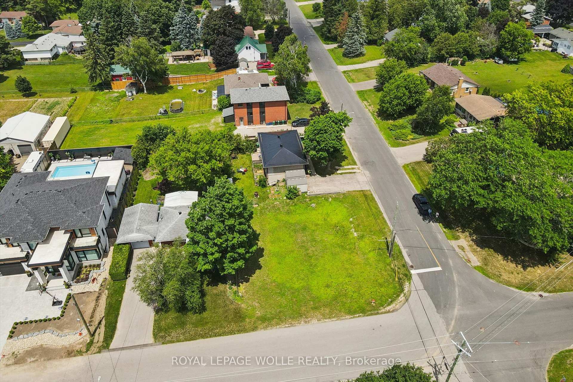 Photo 9 of 46 Daniel Avenue, Kitchener, Bridgeport — HOMEH