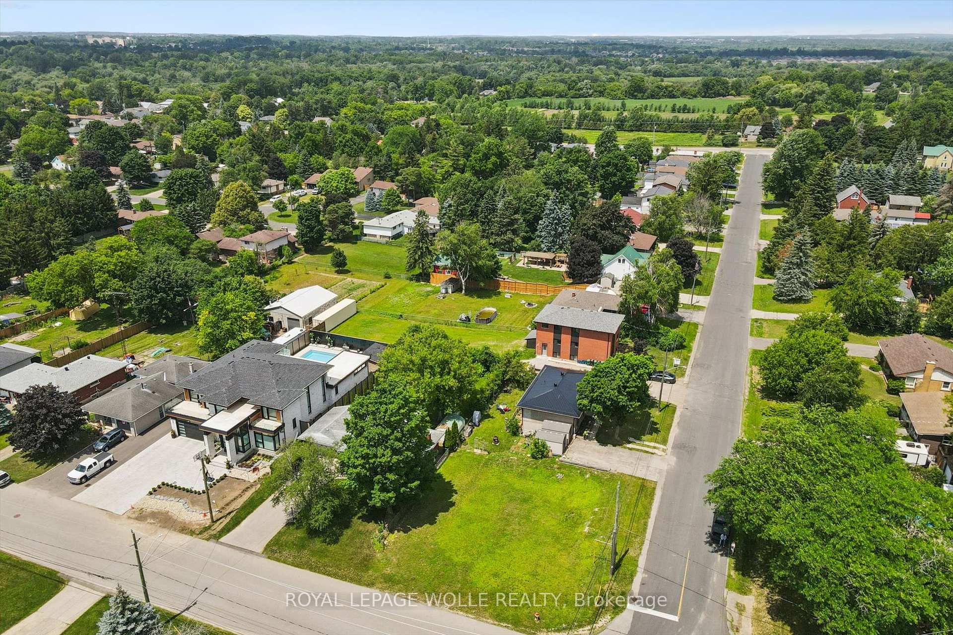 Photo 10 of 46 Daniel Avenue, Kitchener, Bridgeport — HOMEH