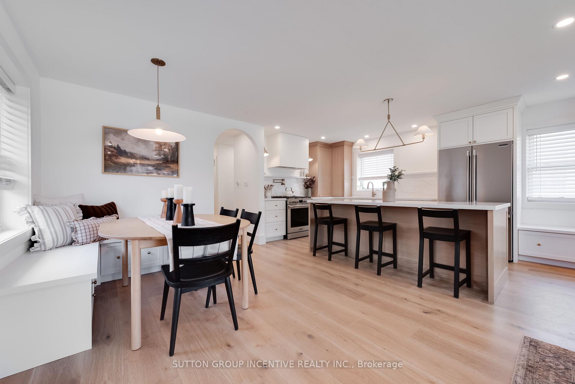 Photo 8 of 16 Robindale Avenue, Etobicoke, Alderwood — HOMEH