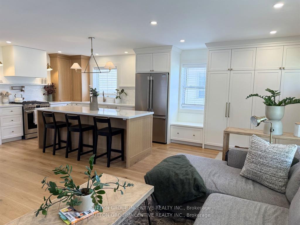 Photo 9 of 16 Robindale Avenue, Etobicoke, Alderwood — HOMEH