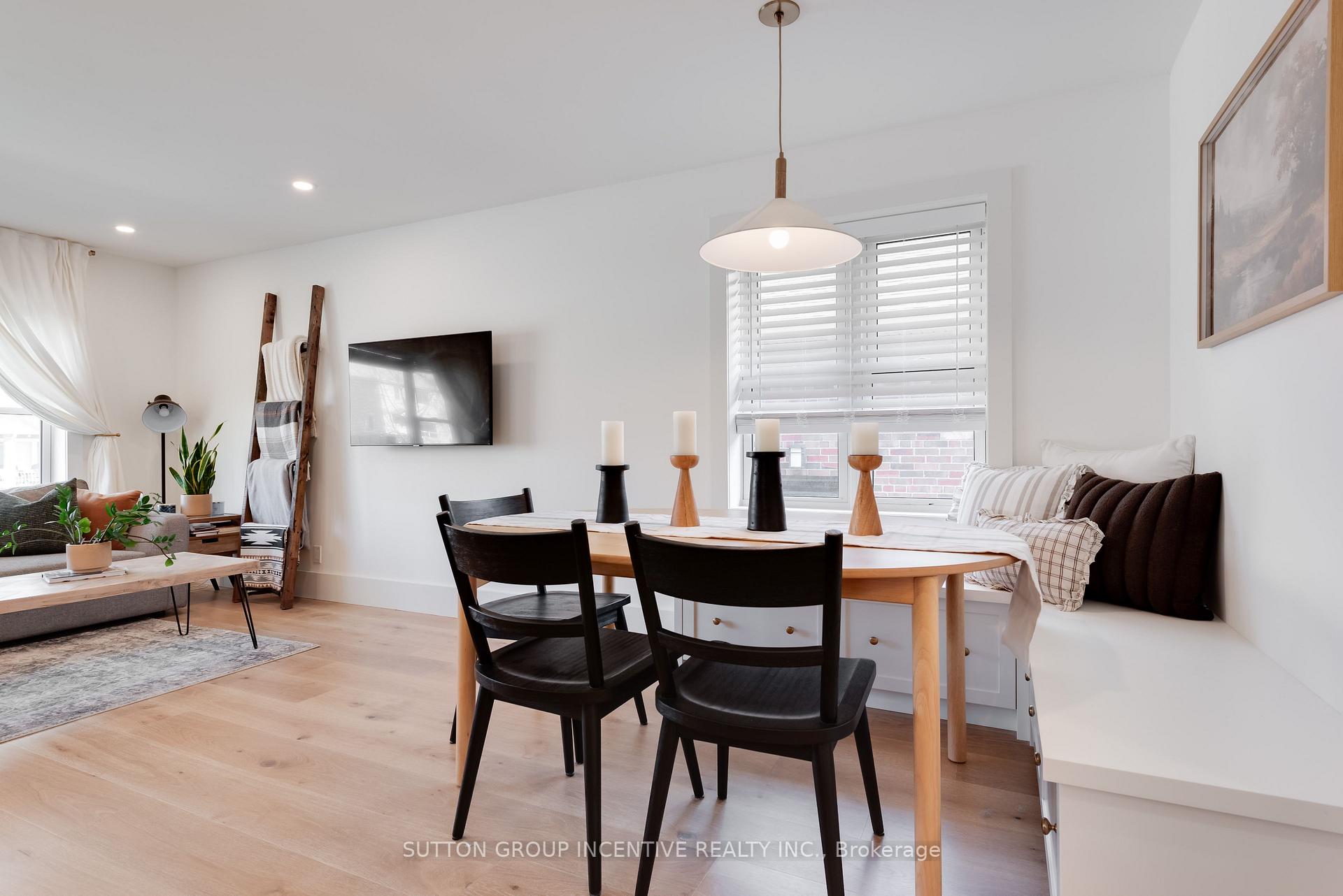 Photo 10 of 16 Robindale Avenue, Etobicoke, Alderwood — HOMEH