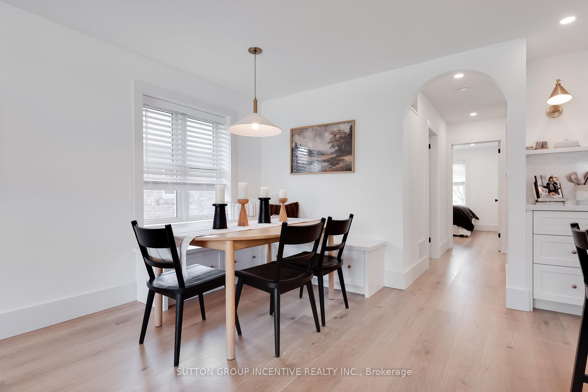 Photo 11 of 16 Robindale Avenue, Etobicoke, Alderwood — HOMEH