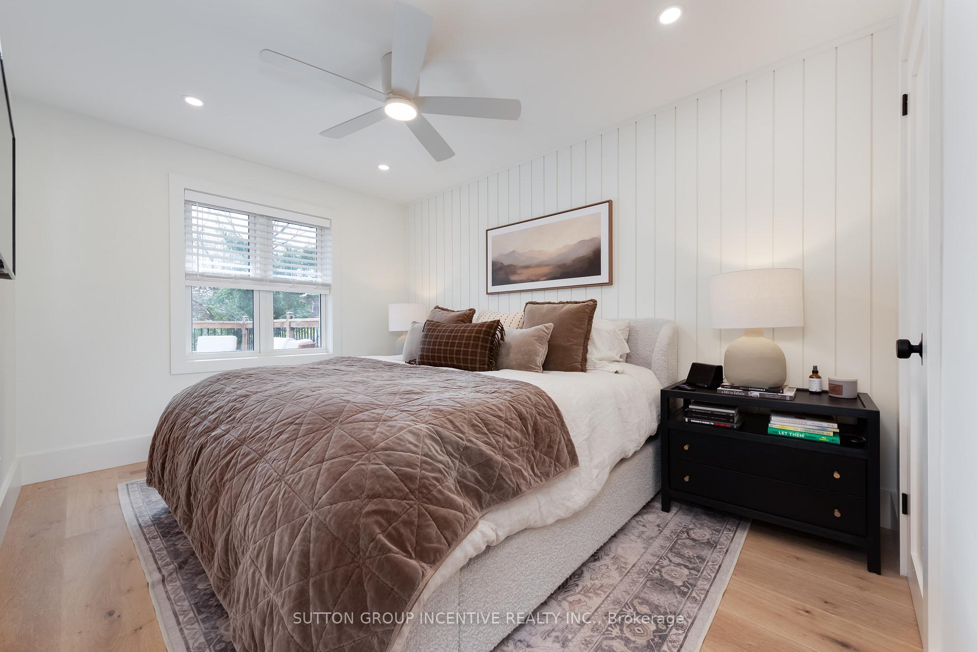 Photo 17 of 16 Robindale Avenue, Etobicoke, Alderwood — HOMEH