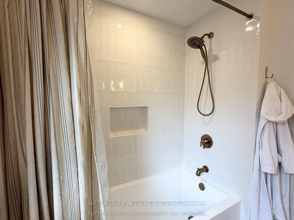 Photo 20 of 16 Robindale Avenue, Etobicoke, Alderwood — HOMEH