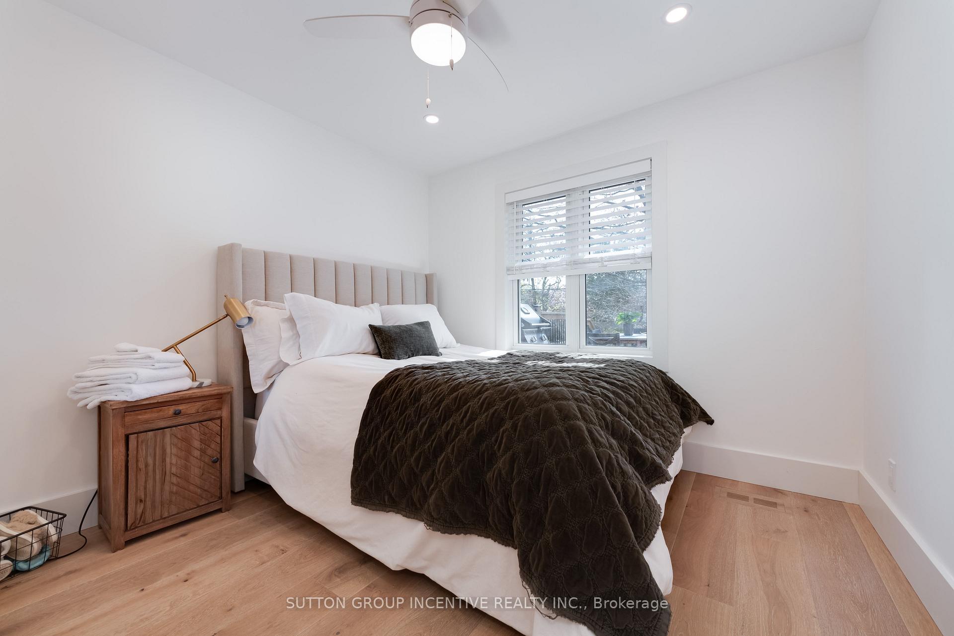 Photo 22 of 16 Robindale Avenue, Etobicoke, Alderwood — HOMEH