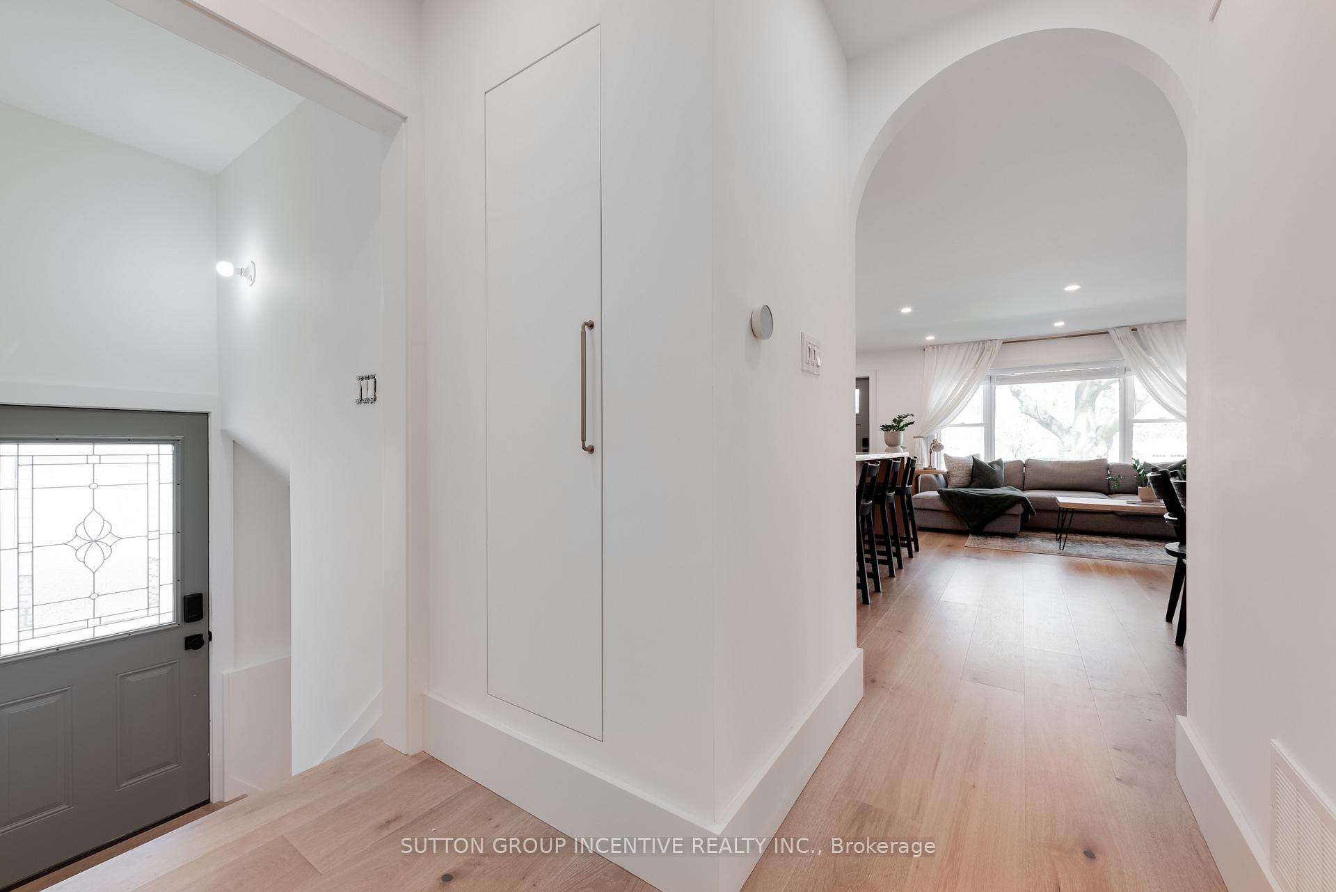 Photo 24 of 16 Robindale Avenue, Etobicoke, Alderwood — HOMEH