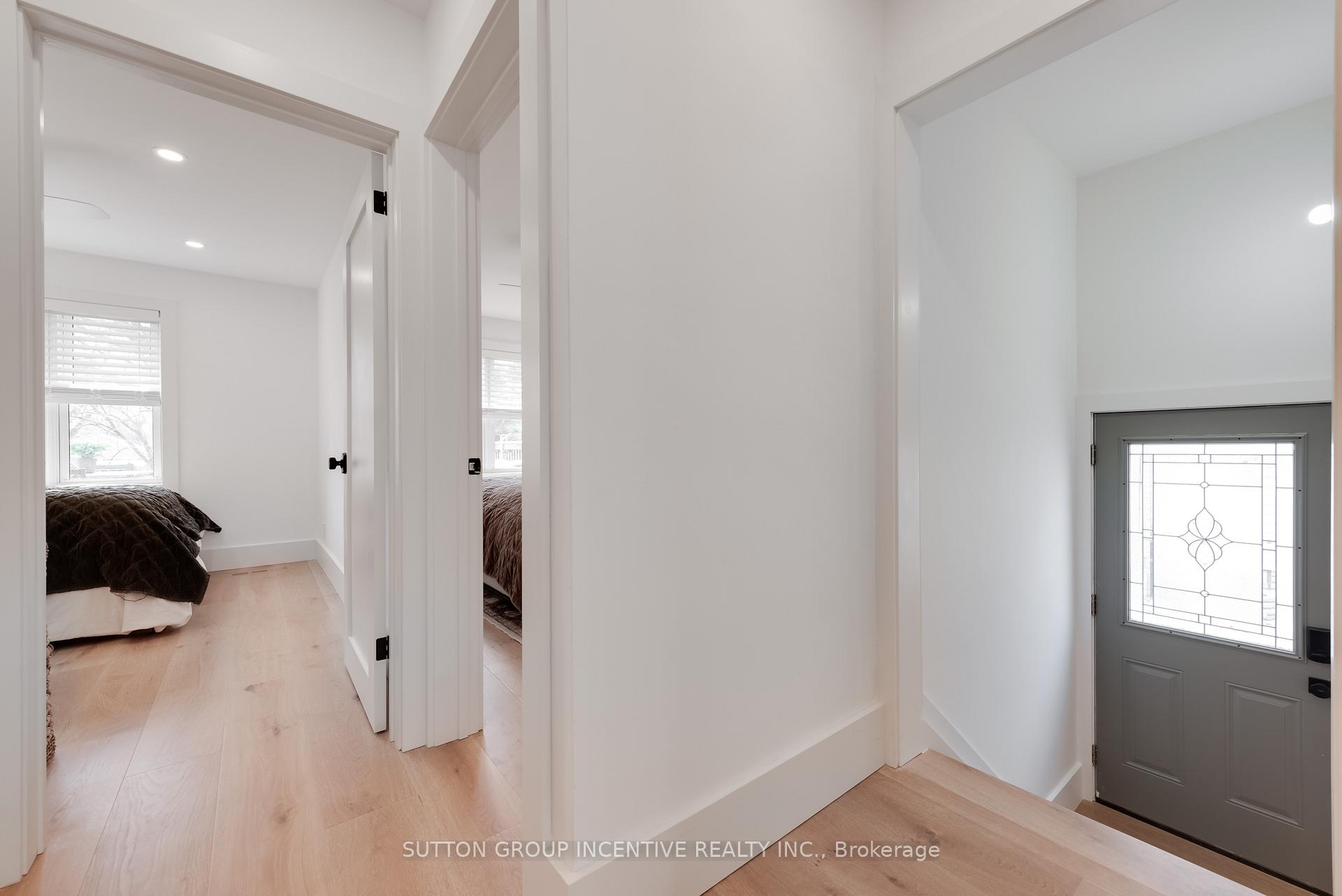 Photo 25 of 16 Robindale Avenue, Etobicoke, Alderwood — HOMEH
