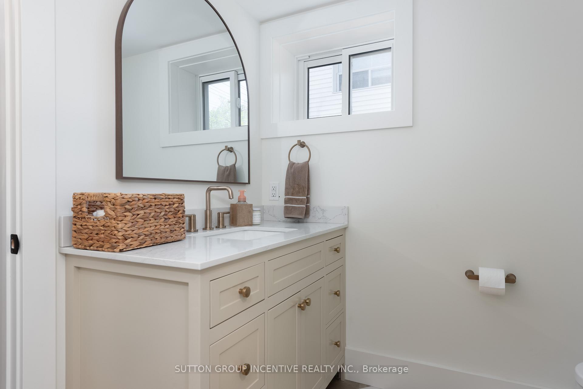 Photo 29 of 16 Robindale Avenue, Etobicoke, Alderwood — HOMEH