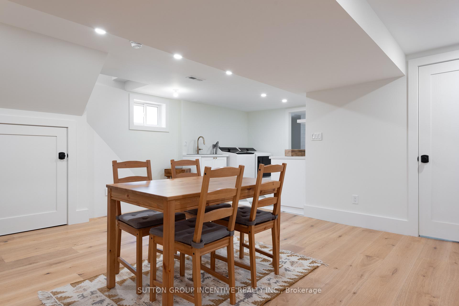 Photo 32 of 16 Robindale Avenue, Etobicoke, Alderwood — HOMEH
